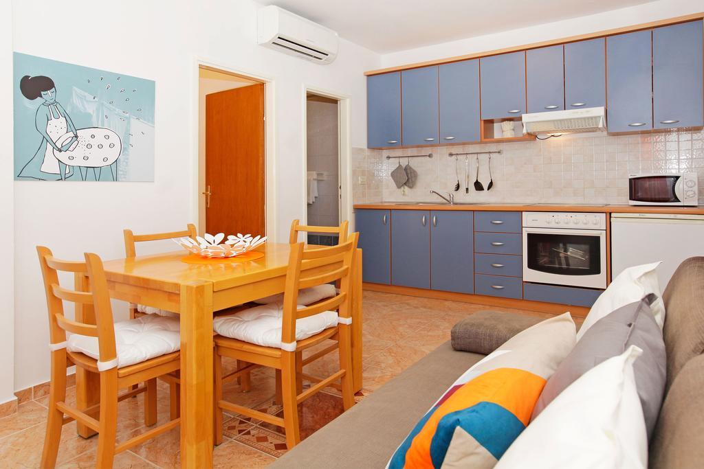 Apartments Villa Adria Bol Exterior foto