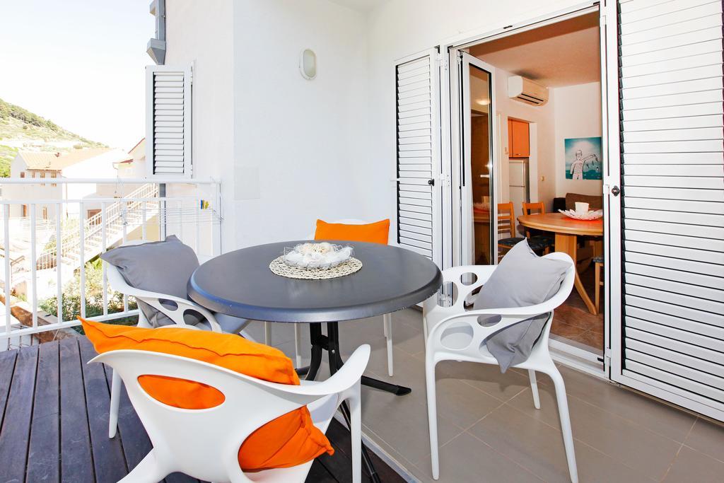Apartments Villa Adria Bol Exterior foto