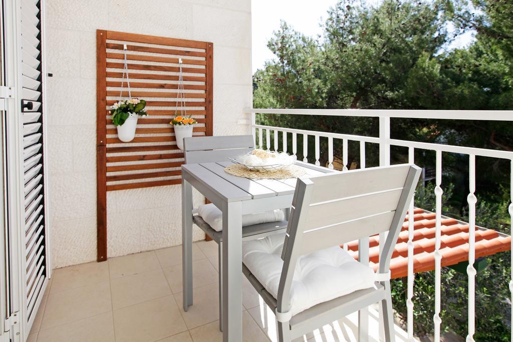 Apartments Villa Adria Bol Exterior foto